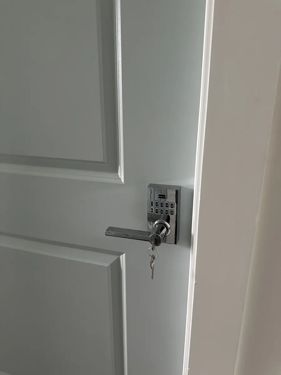 Keypad lever lock with key override