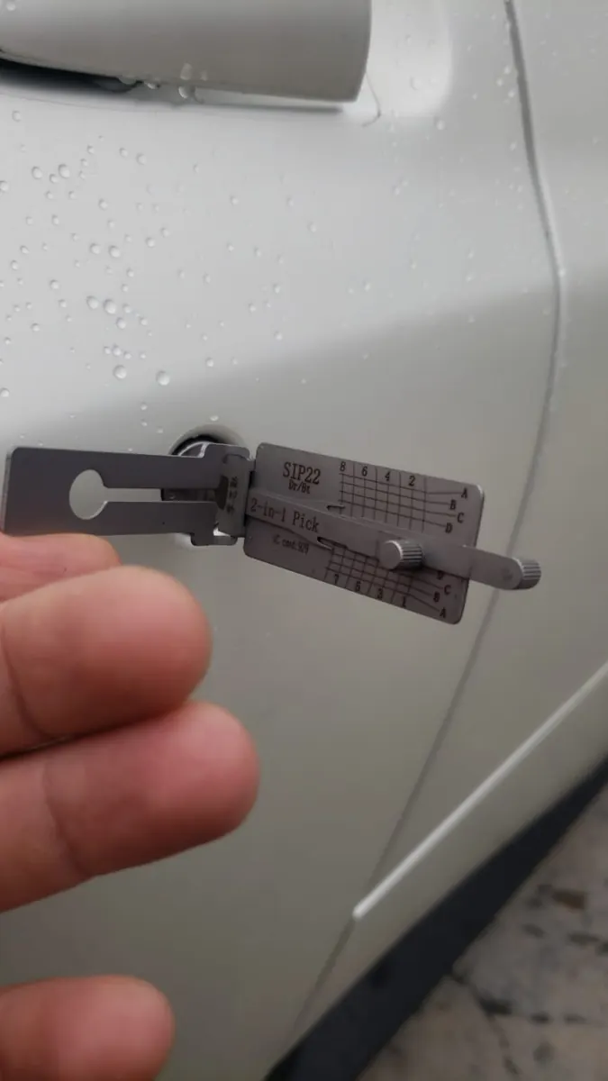 Non-destructive entry with a pick tool
